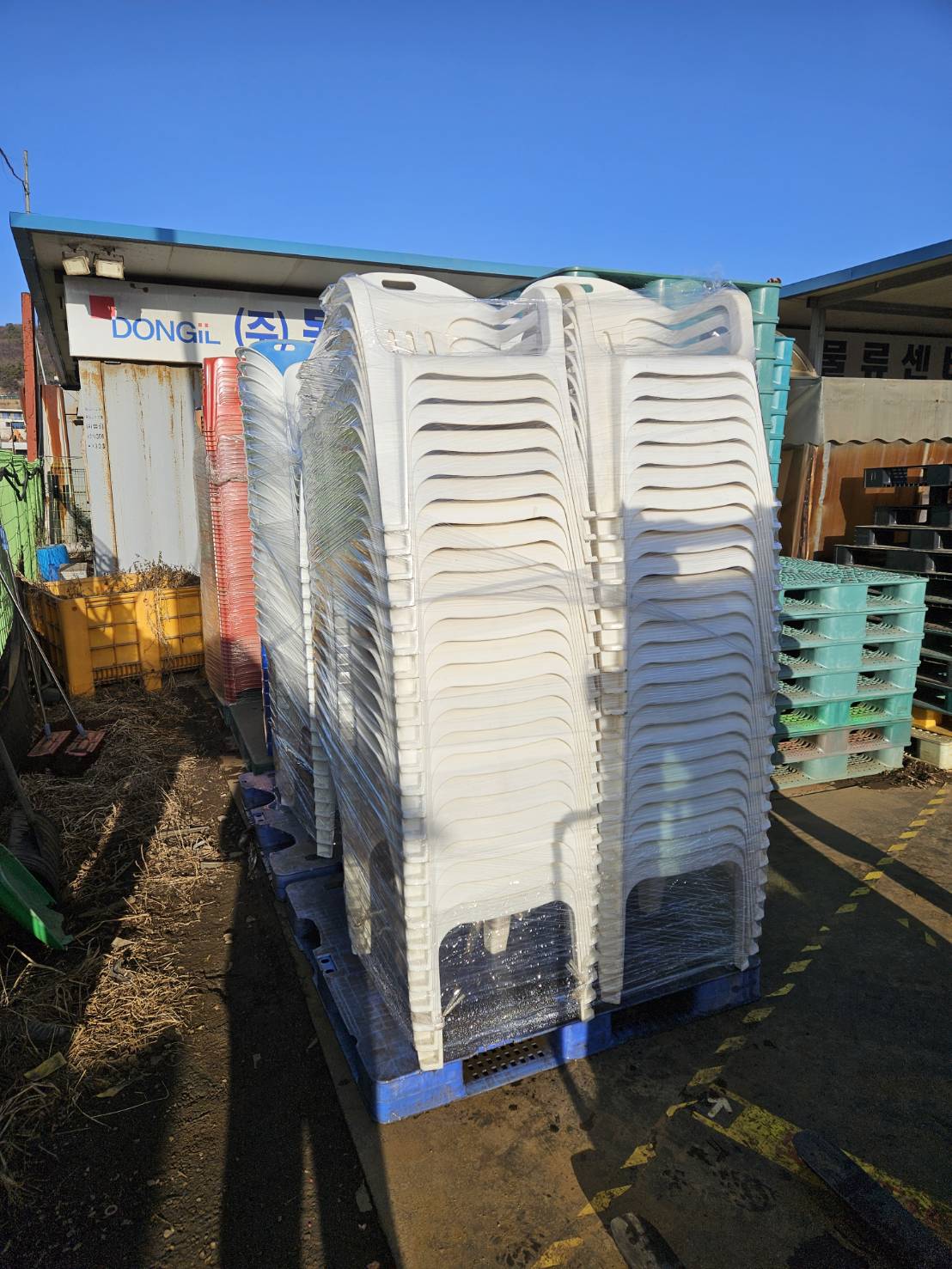 중고 플라스틱 의자